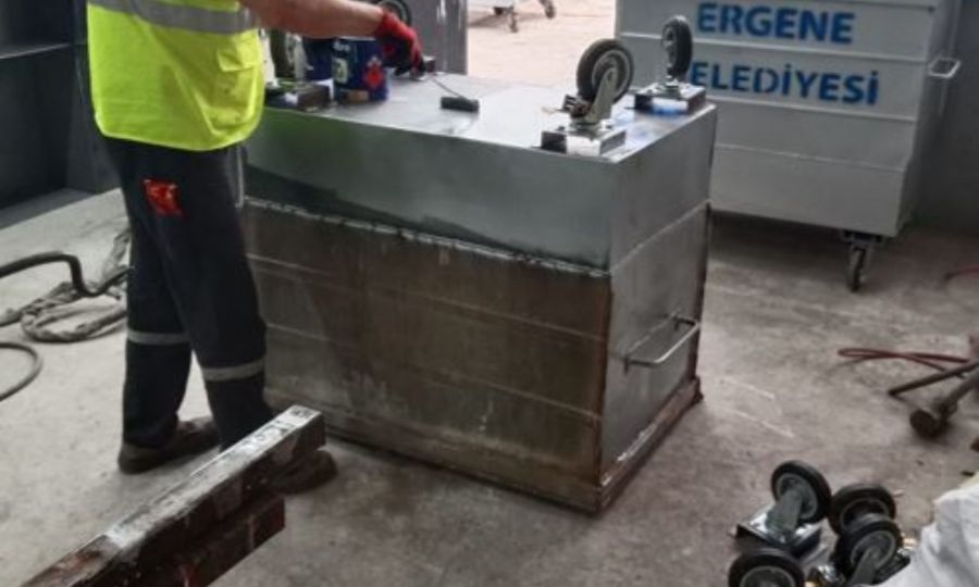 Ergene Belediyesi Çöp Konteynerlerinin Bakım ve Onarımını Yapıyor Ergene Belediyesi Çöp Konteynerlerinin Bakım ve Onarımını Yapıyor