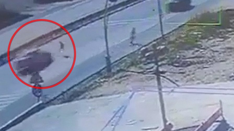 Köpekten Kaçan Çocuğa Araba Çarptı: Küçük Çocuk Ağır Yaralandı! Köpekten Kaçan Çocuğa Araba Çarptı: Küçük Çocuk Ağır Yaralandı!