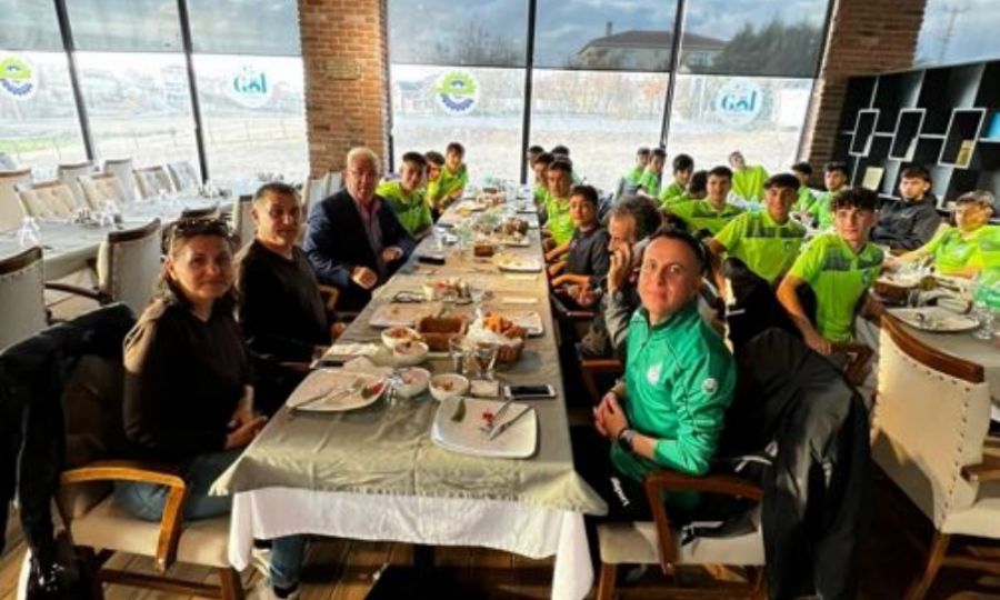 Namağlup Şampiyon Olan Gençlerimizi Tebrik Ediyorum Namağlup Şampiyon Olan Gençlerimizi Tebrik Ediyorum