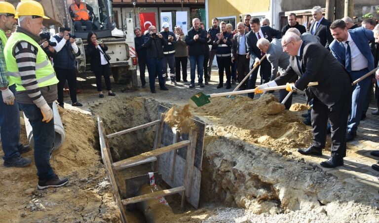 ŞARKÖY İLÇESİ ERİKLİCE MAHALLESİ KANALİZASYON HATTININ TEMELİ TÖRENLE ATILDI
