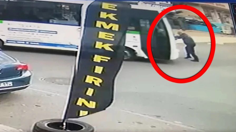 Minibüsün Çarptığı Yaya Ağır Yaralandı! Minibüsün Çarptığı Yaya Ağır Yaralandı!