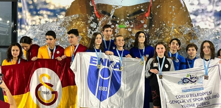 Yüzücülerimizden Büyük Başarı