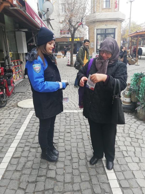 Polis, esnaf ve vatandaşı hırsızlıklara karşı broşürle uyardı Polis, esnaf ve vatandaşı hırsızlıklara karşı broşürle uyardı