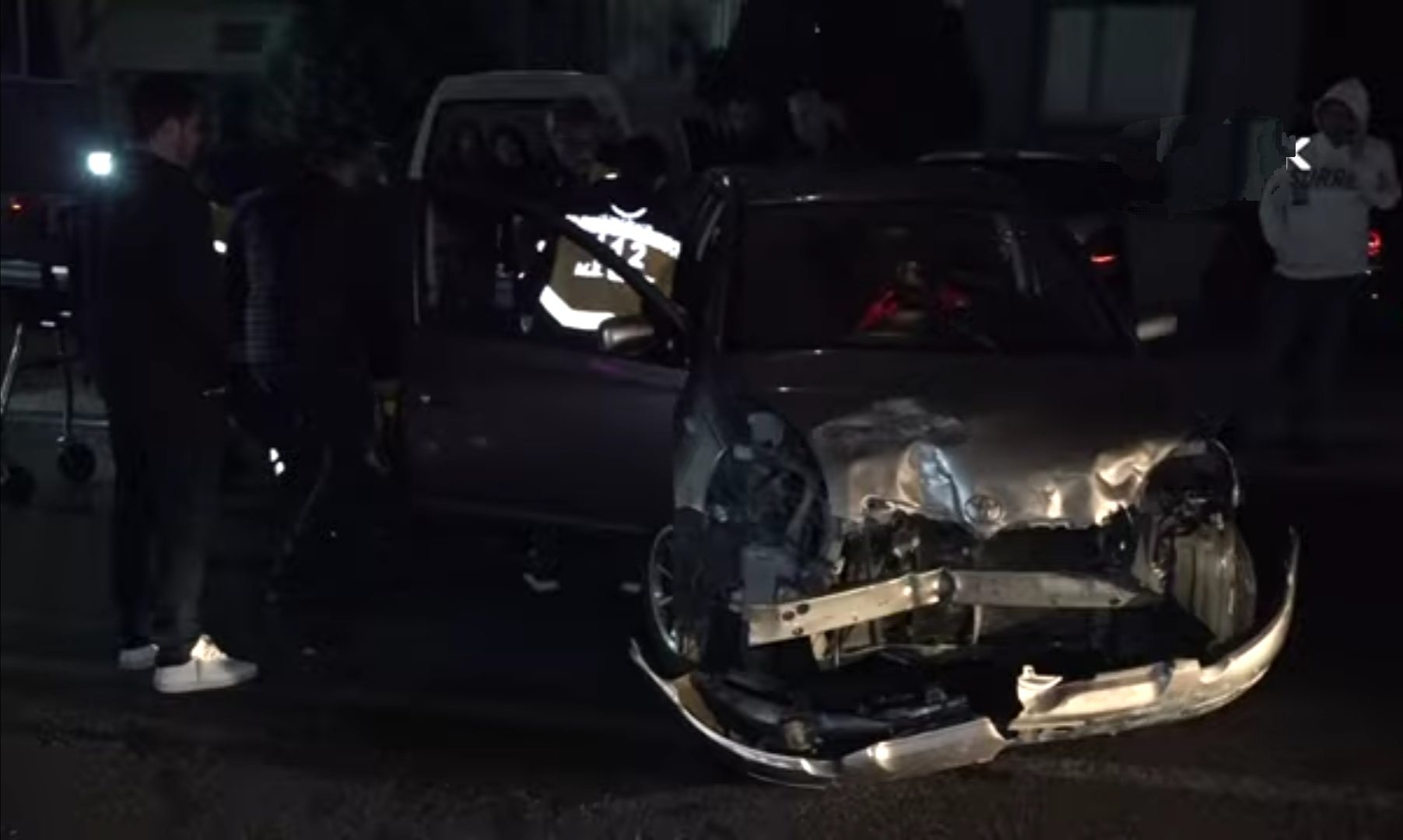Direksiyon Hakimiyetini Kaybetti: Genç Kız Yaralandı Direksiyon Hakimiyetini Kaybetti: Genç Kız Yaralandı