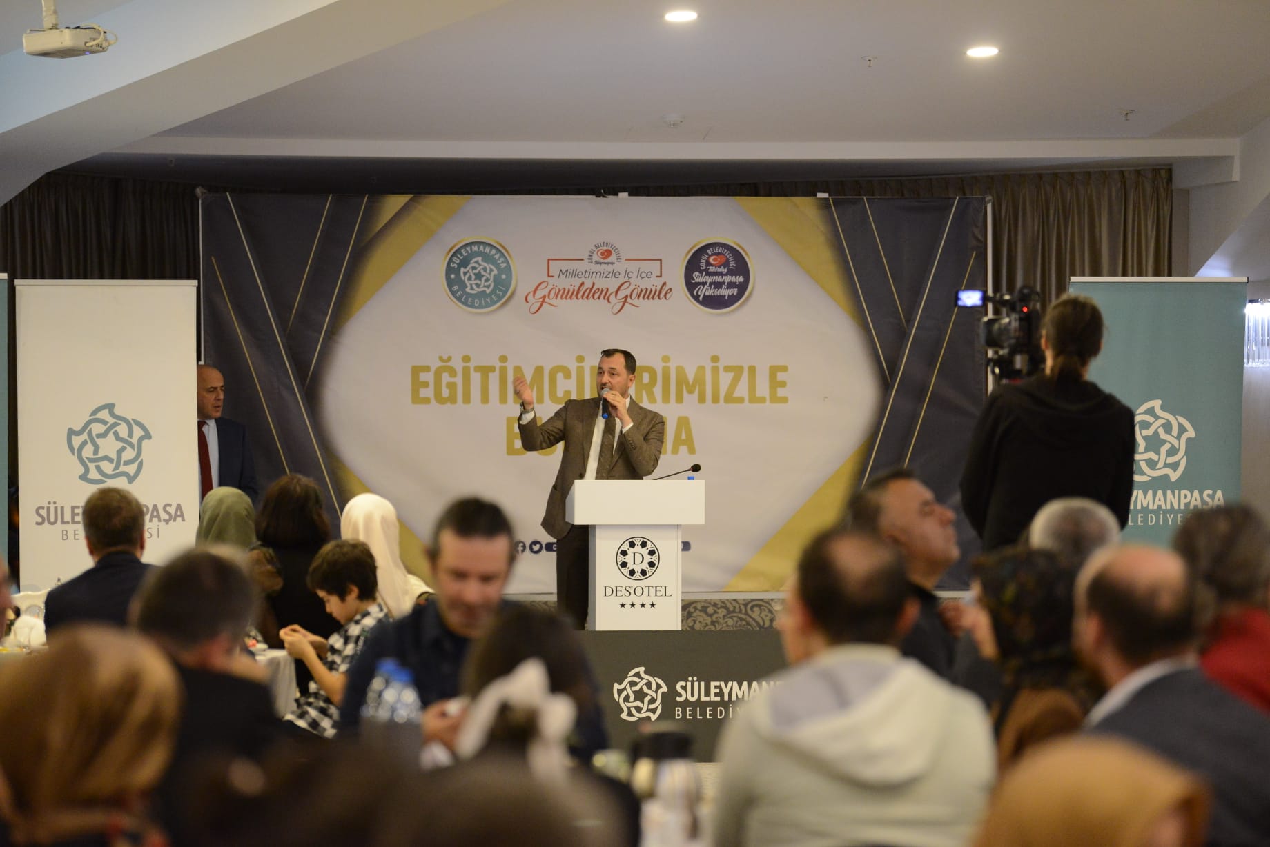Başkan Yüksel eğitimcilerle istişare toplantısında buluştu Başkan Yüksel eğitimcilerle istişare toplantısında buluştu