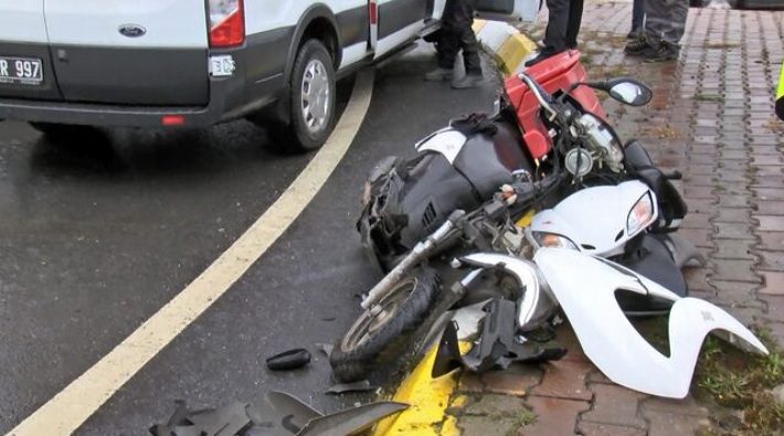 Motosiklet Islak Yolda Kaydı: Moto Kurye Yaralandı!