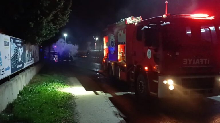 Seyir Halindeki Otomobil Alev Alev Yandı