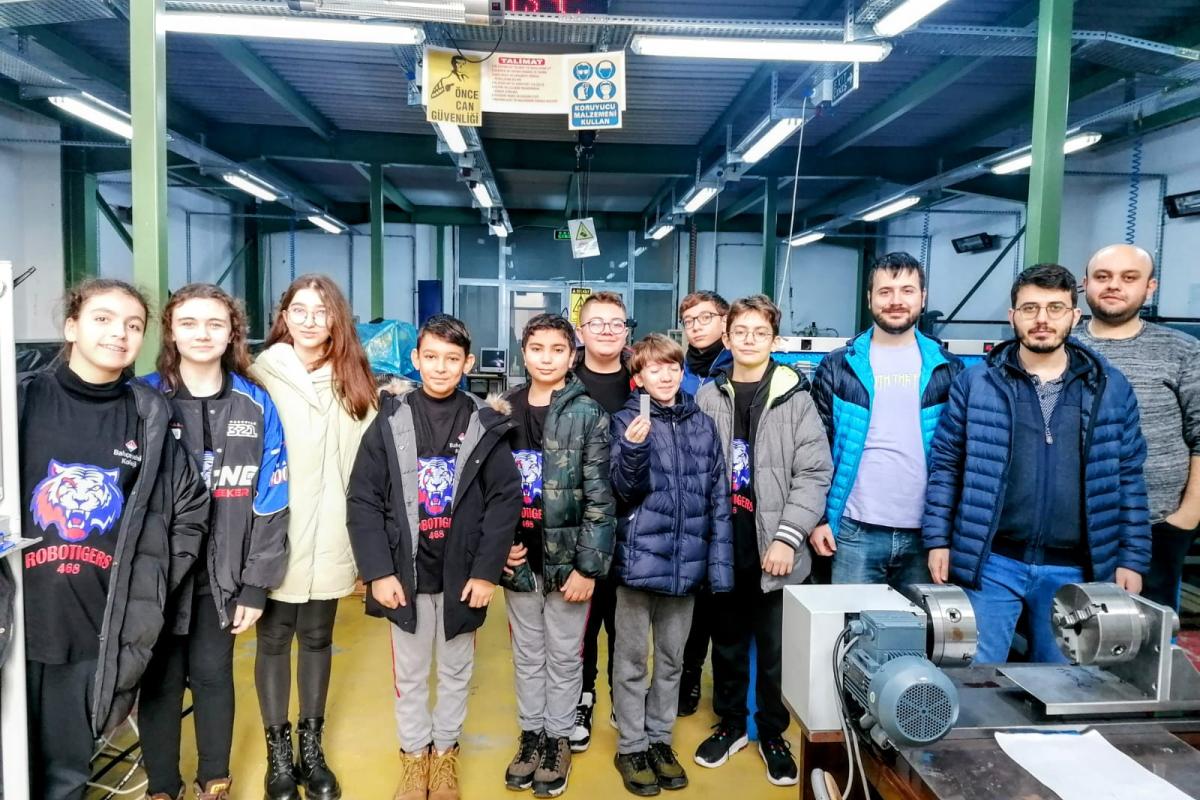 Öğrencilerden Mühendislik Fakültesine Ziyaret Öğrencilerden Mühendislik Fakültesine Ziyaret