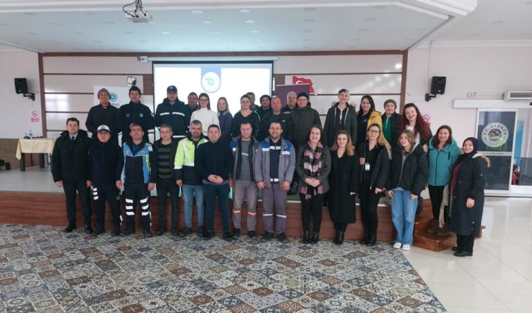 BÜYÜKŞEHİR BELEDİYESİ  KADINA YÖNELİK ŞİDDETLE MÜCADELE SUNUMU GERÇEKLEŞTİRDİ