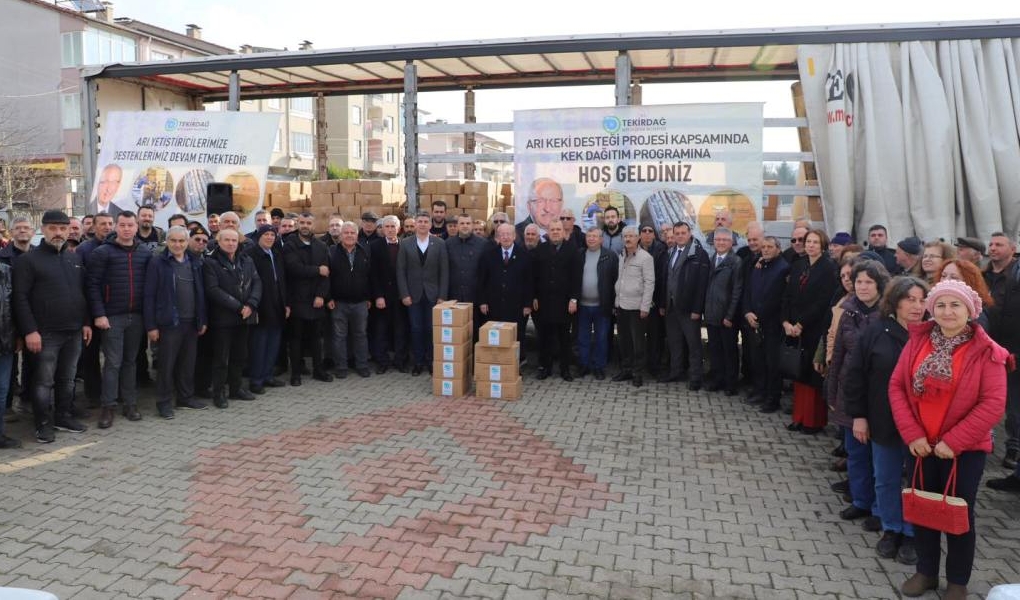 BÜYÜKŞEHİR BELEDİYESİ MURATLI’DA ARI KEKİ DAĞITIM TÖRENİ GERÇEKLEŞTİRDİ BÜYÜKŞEHİR BELEDİYESİ MURATLI’DA ARI KEKİ DAĞITIM TÖRENİ GERÇEKLEŞTİRDİ