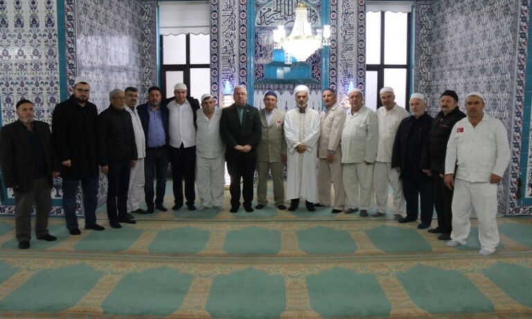 Ergene Belediye Başkanı Rasim Yüksel Umrecileri Dualarla Uğurladı