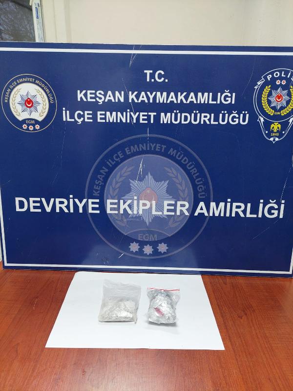 Eşine şiddet uygulayan koca evinde uyuşturucuyla yakalanınca tutuklandı