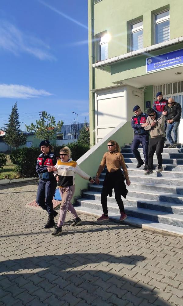 Halkalı- Kapıkule Hızlı Tren Hattı şantiyesinden demir hırsızlığında 4 gözaltı
