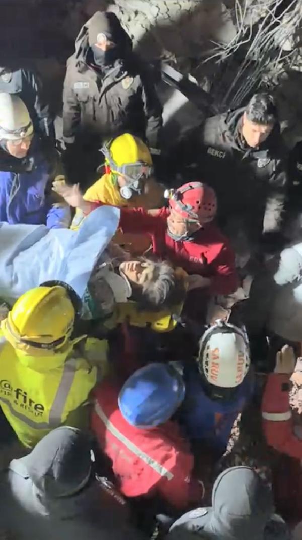 116’ncı saatte 15 yaşındaki Saadet’i kurtaran ekibin başkanı: Yaşadıklarımız gönül bağına dönüştü
