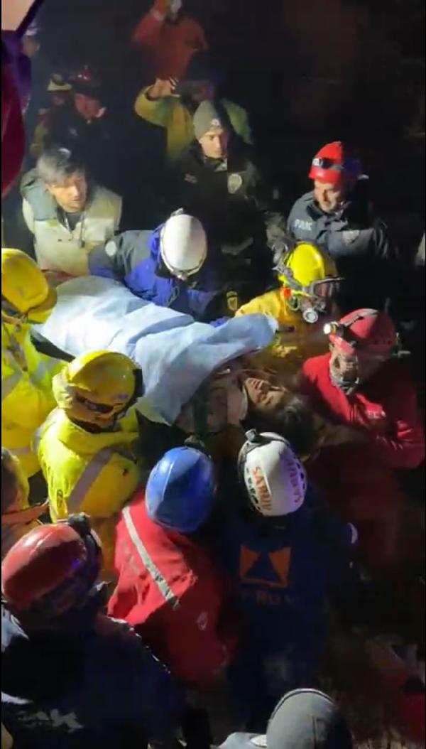 116’ncı saatte kurtarılan 15 yaşındaki Saadet İkbal’den iyi haber