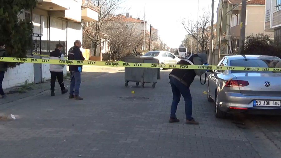 Ev ve Arabaya Ateş Açıp Kaçtılar! Ev ve Arabaya Ateş Açıp Kaçtılar!