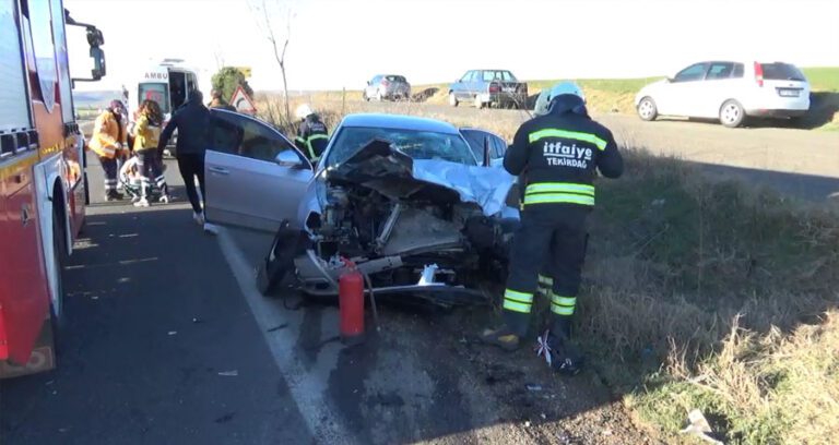 Kontrolden Çıkan Otomobil Kaza Yaptı: 5 Yaralı!