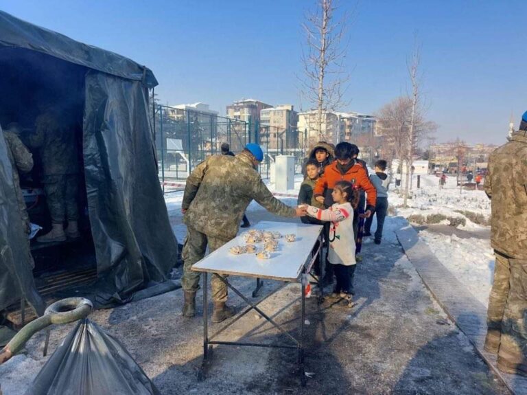 41’inci Tugay Komutanlığı Deprem Bölgesinde Yardıma Devam Ediyor