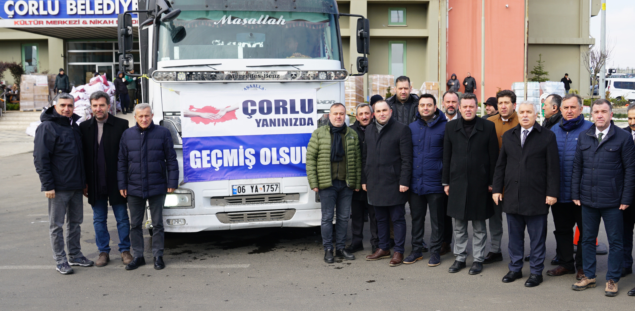 Çorlu Halkı Deprem Bölgesi İçin Kenetlendi Çorlu Halkı Deprem Bölgesi İçin Kenetlendi