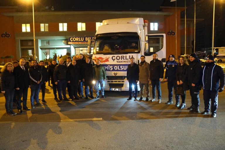 Çorlu’dan Deprem Bölgesine 8 Tır Dolusu Yardım