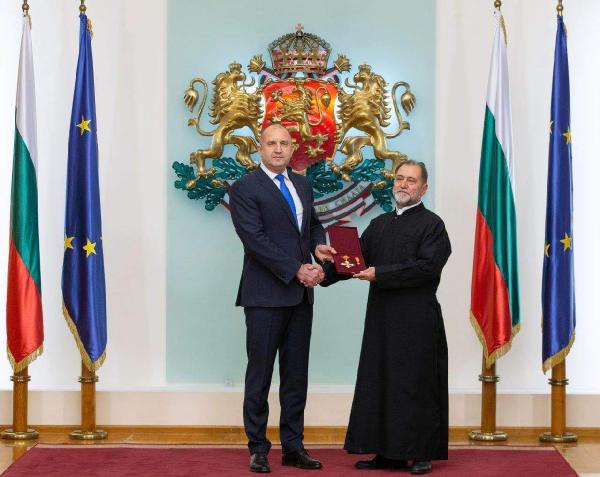 Edirne’deki Aziz Georgi Kilisesi rahibi Çıkırık’a, Bulgaristan’dan devlet nişanı