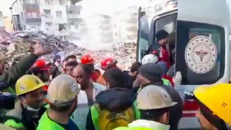 Enkazda 228’inci saatte anne ile 2 çocuğunun mucize kurtuluşu | Kahramanmaraş, Gaziantep, Şanlıurfa, Diyarbakır, Adana, Adıyaman, Osmaniye, Hatay, Kilis, Malatya