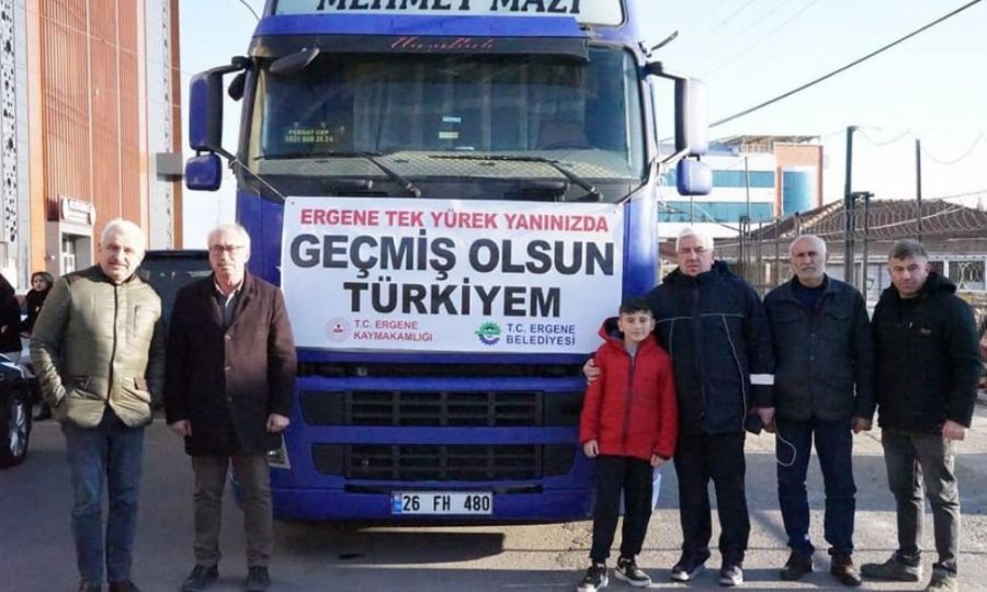 Ergene Belediyesi Deprem Bölgesine 4 Yardım Tırı Yolladı Ergene Belediyesi Deprem Bölgesine 4 Yardım Tırı Yolladı