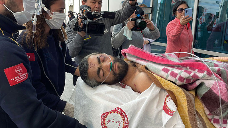 Hatay’da 278’inci saatte enkazdan çıkartılan Hakan Yasinoğlu, Mersin’de tedaviye alındı | Kahramanmaraş, Gaziantep, Şanlıurfa, Diyarbakır, Adana, Adıyaman, Osmaniye, Hatay, Kilis, Malatya Hatay’da 278’inci saatte enkazdan çıkartılan Hakan Yasinoğlu, Mersin’de tedaviye alındı | Kahramanmaraş, Gaziantep, Şanlıurfa, Diyarbakır, Adana, Adıyaman, Osmaniye, Hatay, Kilis, Malatya