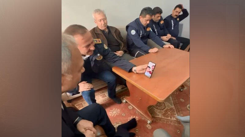 İtfaiyeciler kurtardıkları 10 yaşındaki Erdem’i görüntülü aradı | Kahramanmaraş, Gaziantep, Şanlıurfa, Diyarbakır, Adana, Adıyaman, Osmaniye, Hatay, Kilis, Malatya İtfaiyeciler kurtardıkları 10 yaşındaki Erdem’i görüntülü aradı | Kahramanmaraş, Gaziantep, Şanlıurfa, Diyarbakır, Adana, Adıyaman, Osmaniye, Hatay, Kilis, Malatya