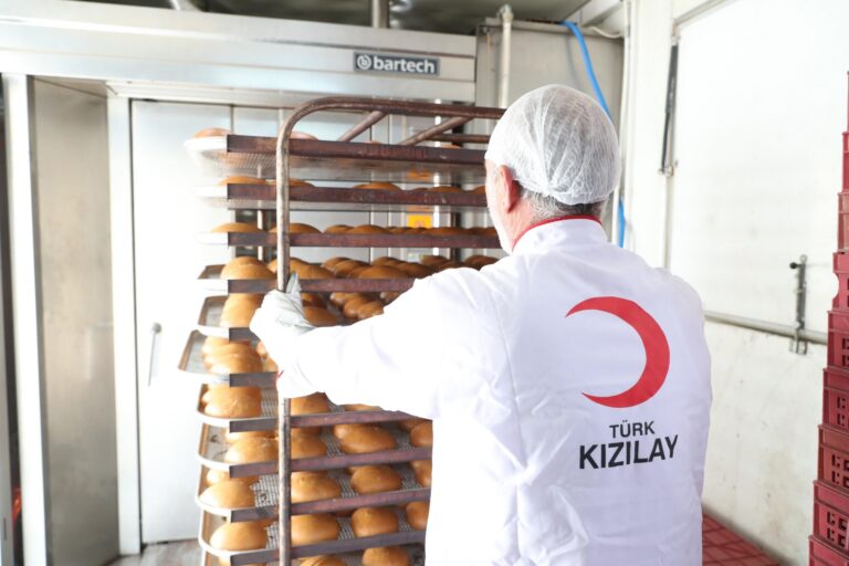 Kızılay’dan deprem bölgesinde günlük 3 milyondan fazla kişiye sıcak yemek | Kahramanmaraş, Gaziantep, Şanlıurfa, Diyarbakır, Adana, Adıyaman, Osmaniye, Hatay, Kilis, Malatya