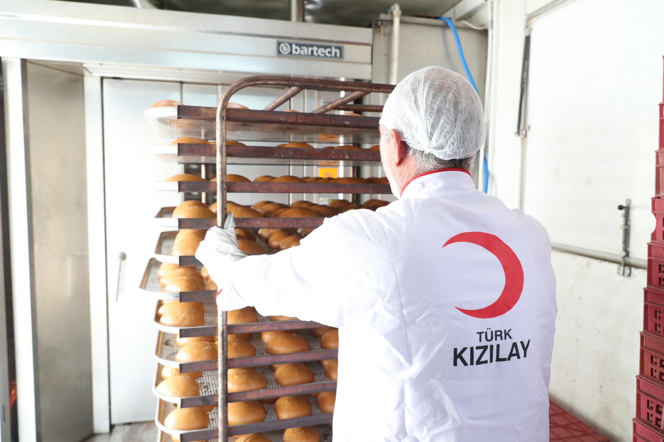 Kızılay’dan deprem bölgesinde günlük 3 milyondan fazla kişiye sıcak yemek | Kahramanmaraş, Gaziantep, Şanlıurfa, Diyarbakır, Adana, Adıyaman, Osmaniye, Hatay, Kilis, Malatya Kızılay’dan deprem bölgesinde günlük 3 milyondan fazla kişiye sıcak yemek | Kahramanmaraş, Gaziantep, Şanlıurfa, Diyarbakır, Adana, Adıyaman, Osmaniye, Hatay, Kilis, Malatya