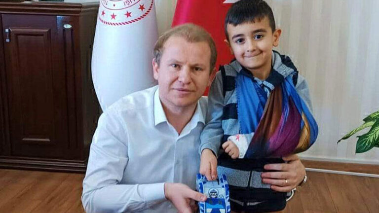 Küçük Rüstem, akıllı saat için biriktirdiği parasını depremzedelere bağışladı | Kahramanmaraş, Gaziantep, Şanlıurfa, Diyarbakır, Adana, Adıyaman, Osmaniye, Hatay, Kilis, Malatya