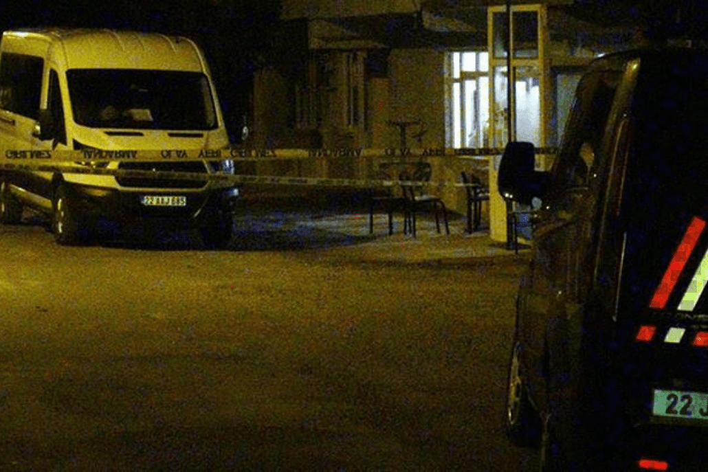 Kahveye Silahlı Saldırı: Muhtar İle Amcası Öldürüldü! 2 Yaralı Kahveye Silahlı Saldırı: Muhtar İle Amcası Öldürüldü! 2 Yaralı