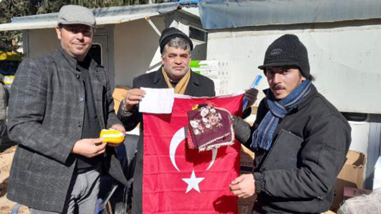 Türk bayrağına sarılı oyalı yazma ve bebek patiği duygulandırdı | Kahramanmaraş, Gaziantep, Şanlıurfa, Diyarbakır, Adana, Adıyaman, Osmaniye, Hatay, Kilis, Malatya