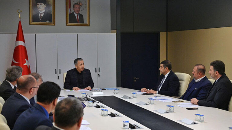 Vali Yerlikaya’dan ‘Özel okullar deprem etüt ve analizleri’ toplantısı | Kahramanmaraş, Gaziantep, Şanlıurfa, Diyarbakır, Adana, Adıyaman, Osmaniye, Hatay, Kilis, Malatya