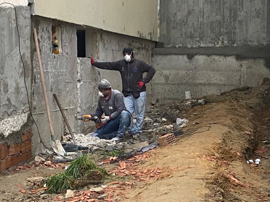 Altı Katlı Binanın Perde Betonunu Keserken Böyle Görüntülendiler Altı Katlı Binanın Perde Betonunu Keserken Böyle Görüntülendiler