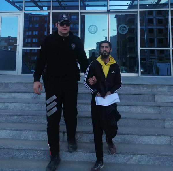 Çatı katından çeyiz eşyası çalan şüpheli tutuklandı Çatı katından çeyiz eşyası çalan şüpheli tutuklandı