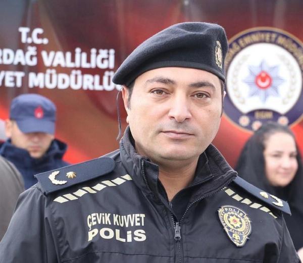 Depremzedelerin yardım malzemelerini evine götürdüğü iddia edilen emniyet müdürü tutuklandı Depremzedelerin yardım malzemelerini evine götürdüğü iddia edilen emniyet müdürü tutuklandı