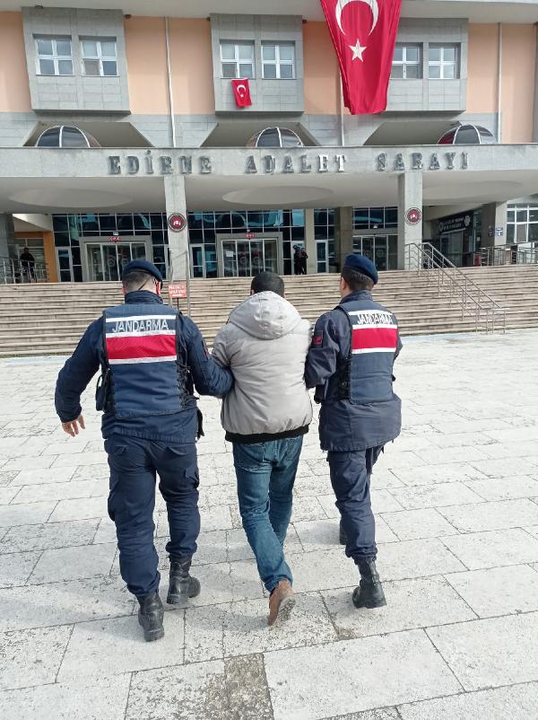 Edirne’de, 28 yıl hapis cezası bulunan firari hükümlü insan kaçakçısı yakalandı Edirne’de, 28 yıl hapis cezası bulunan firari hükümlü insan kaçakçısı yakalandı