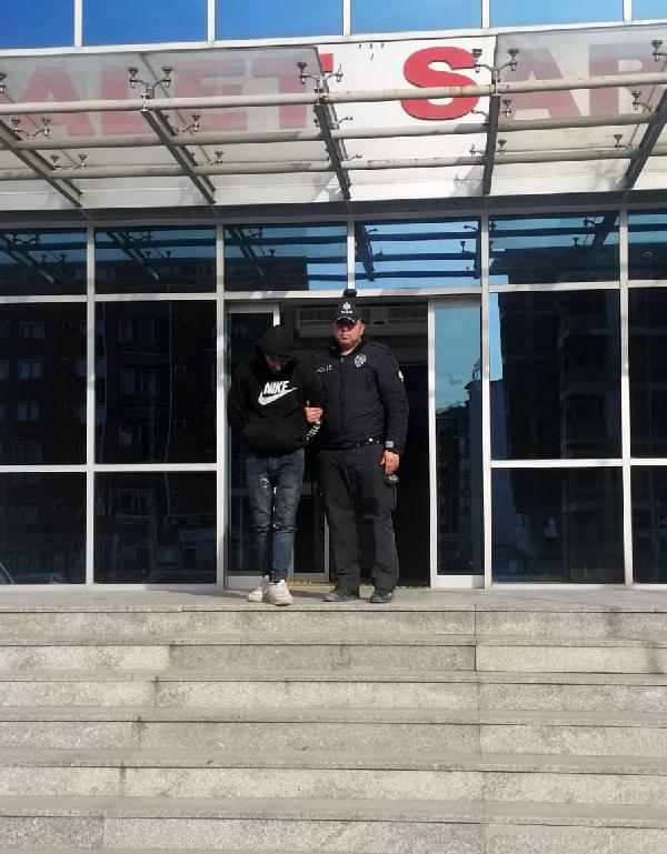 Edirne’de nalburdan at arabası ile hırsızlığa 2 tutuklama Edirne’de nalburdan at arabası ile hırsızlığa 2 tutuklama