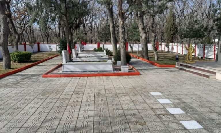 Ergene Belediyesi Şehitlikte Çevre Düzenlemesi Çalışmalarında Bulundu