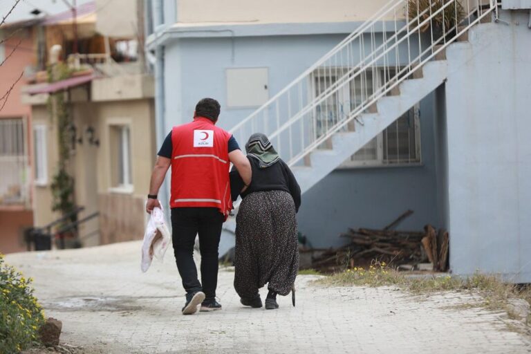 Kızılay, afet bölgesindeki beslenme hizmeti ve yardımlarını sürdürüyor | Kahramanmaraş, Gaziantep, Şanlıurfa, Diyarbakır, Adana, Adıyaman, Osmaniye, Hatay, Kilis, Malatya