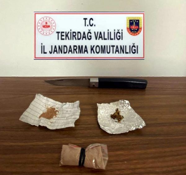 Otomobilde uyuşturucu bulunan 4 şüpheli gözaltında