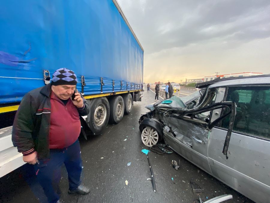 TIR ve Otomobil Çarpıştı! 1 Yaralı TIR ve Otomobil Çarpıştı! 1 Yaralı