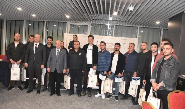 BAŞKAN ALBAYRAK DEPREM BÖLGESİNDE GÖREV YAPAN KAHRAMAN  PERSONELLE İFTAR SOFRASINDA BULUŞTU
