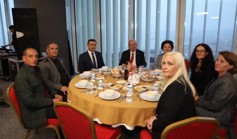 BAŞKAN ALBAYRAK MUHTARLARLA İFTAR SOFRASINDA BULUŞTU