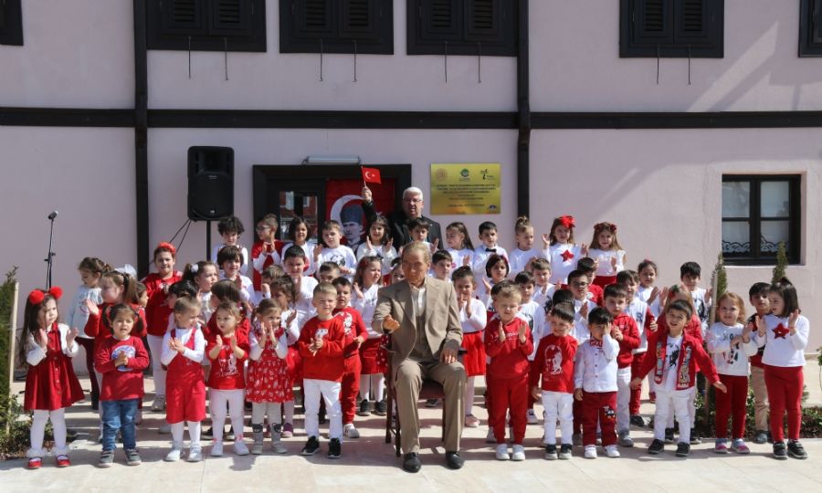 Başkan Yüksel’den 23 Nisan kutlaması Başkan Yüksel’den 23 Nisan kutlaması