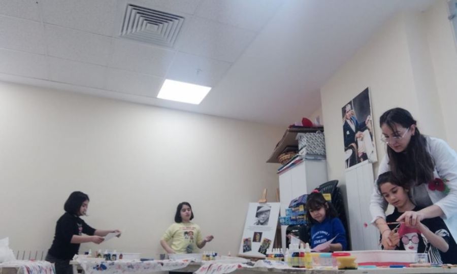 Ergene Belediyesinin Ebru Sanatı Kursunda Küçükler Hayal Güçlerini Geliştiriyor Ergene Belediyesinin Ebru Sanatı Kursunda Küçükler Hayal Güçlerini Geliştiriyor