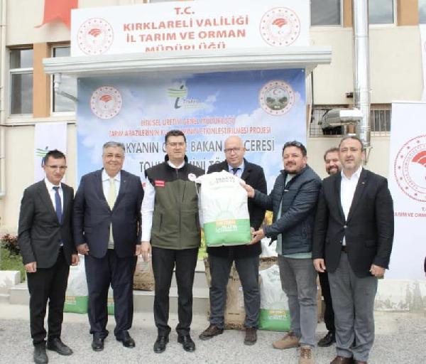 Kırklareli’nde 532 üreticiye 7 bin 850 kilogram ayçiçeği tohumu dağıltıldı