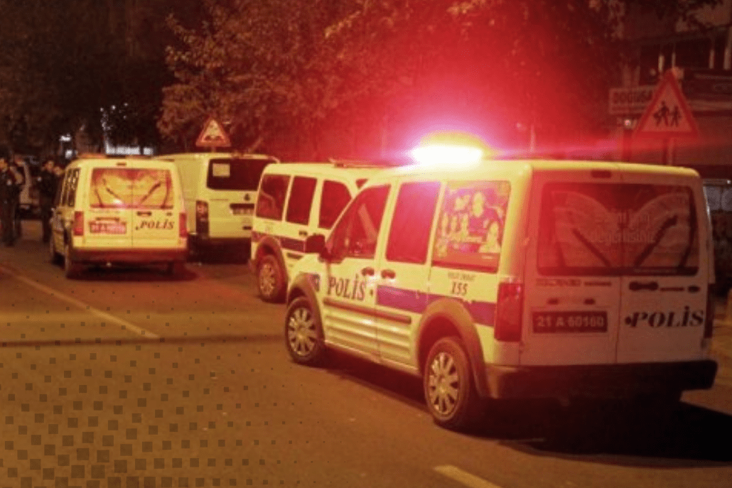 Silahlı Kavga: Çok Sayıda Polis Ekibi Sevk Edildi! Silahlı Kavga: Çok Sayıda Polis Ekibi Sevk Edildi!